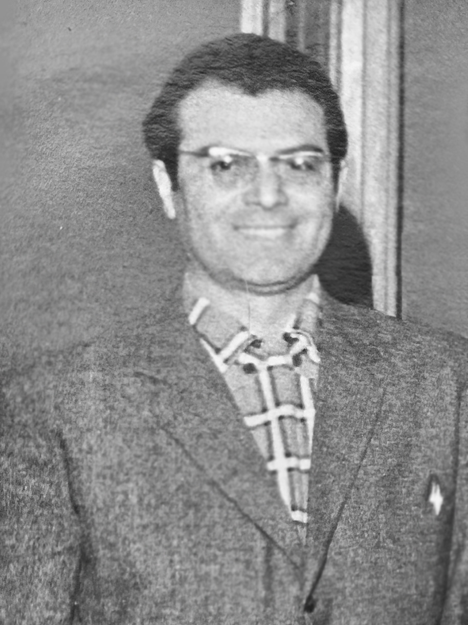 М.И. Бушнов, артист Ростовского театра драмы имени М. Горького (конец 1960-х годов) М.И. Бушнов, артист Ростовского театра драмы имени М. Горького (конец 1960-х годов)